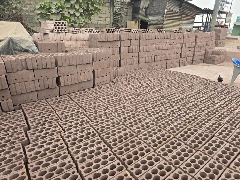 Blocs de construction produits par Hébron Corporation